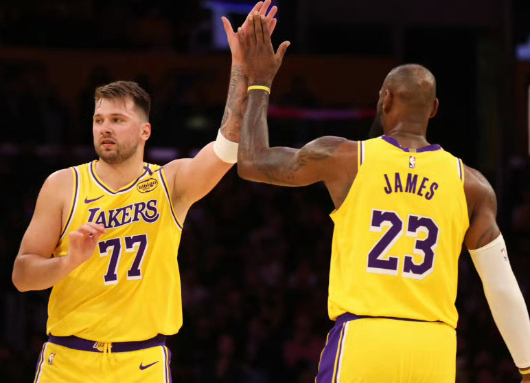 kaiyun-里皇32分7板6助+绝平!卢卡30分11板13助+绝杀!湖人王炸逆天改命